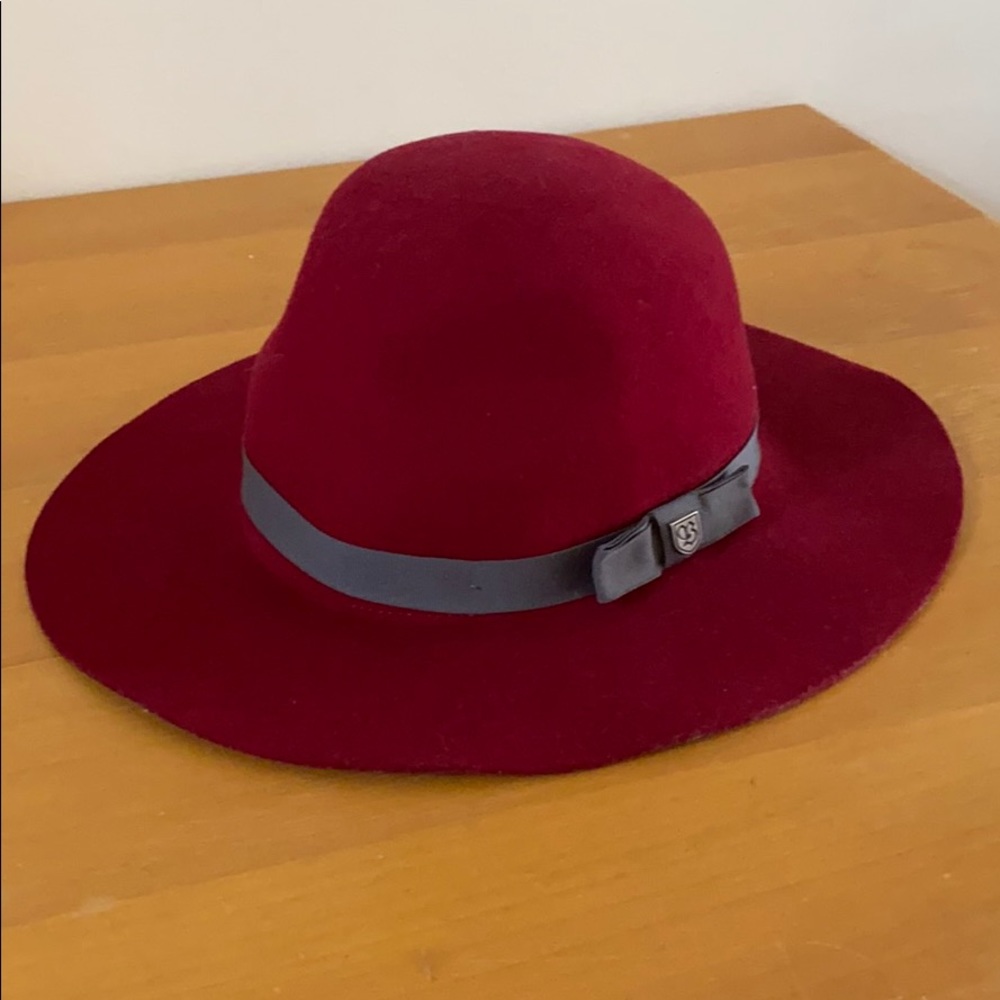 Brixton Red Hat. Medium 7 1/4 // 58cm